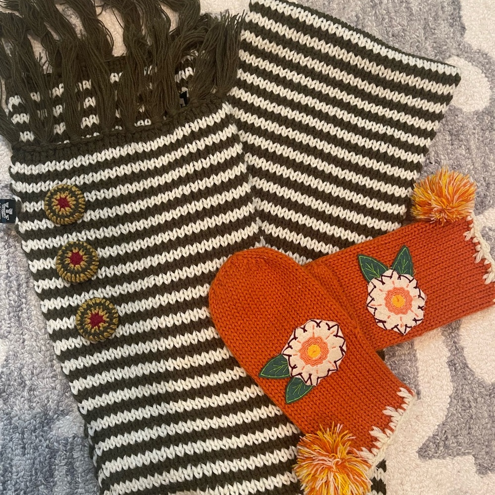 Anthropologie Striped Green and White Scarf/Orange Mittens Set